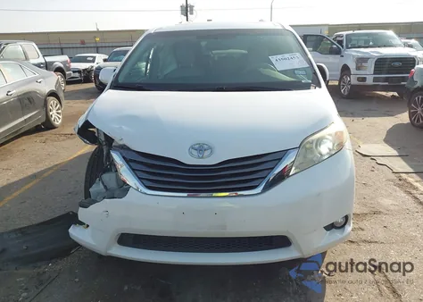 2013 Toyota Sienna Xle V6 8 Passenger z USA, uszkodzony, nr VIN 5TDYK3DC1DS380956